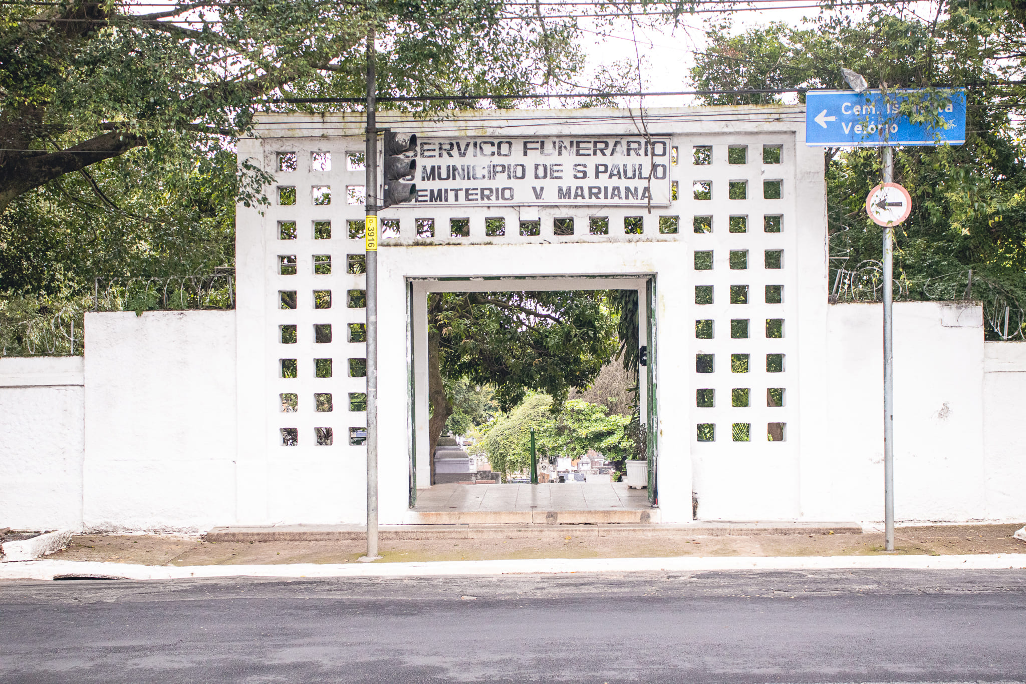 Coroas de flores no Floricultura Cemitério Vila Mariana